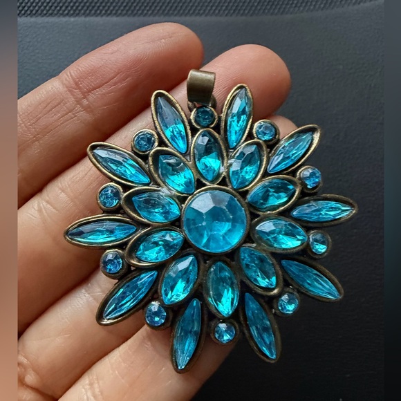 Vintage Style Blue Crystal Star Snowflake Sunburst Pendant - Picture 2 of 7